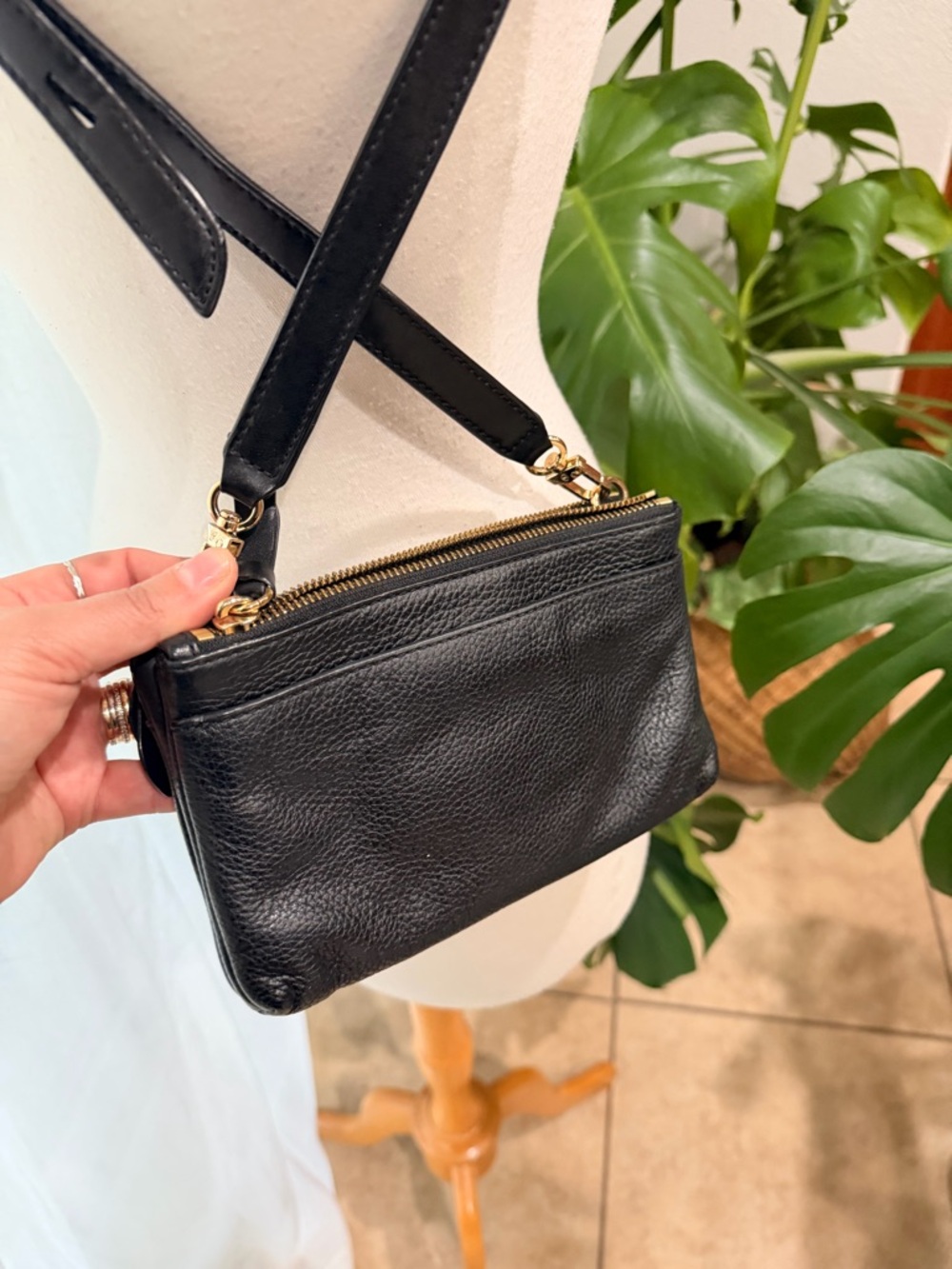 Michael Kors Black Leather Crossbody Phone Wallet - Picture 9 of 10